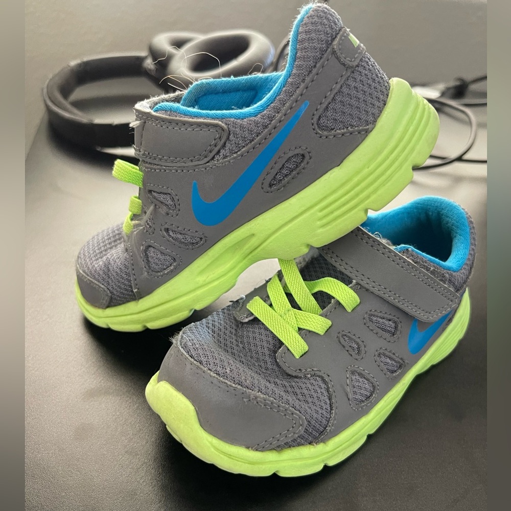 Nike Kids Gray and Neon Green Sneakers